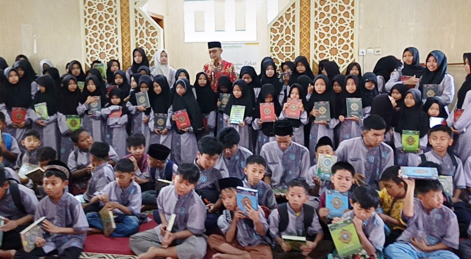 Buka bersama dan pembagian Al-Qur’an I’rab di rumah tahfidz IKADI