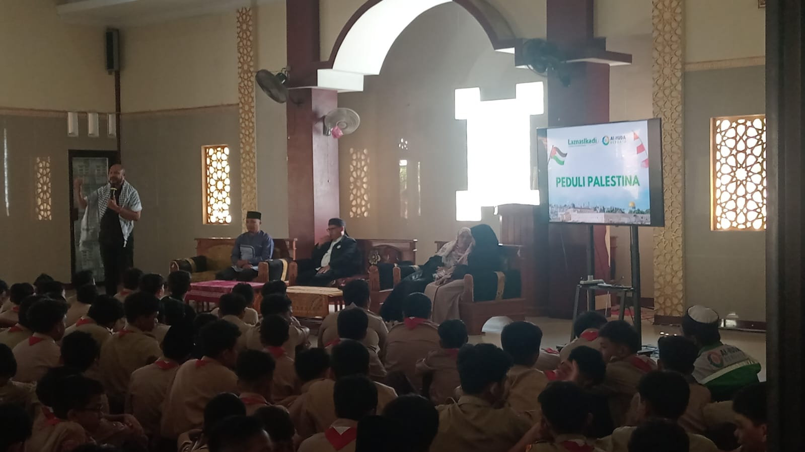 Bersama Bang Onim, Laznas Ikadi tumbuhkan Cinta Palestina di PPIT Al Huda Wonogiri